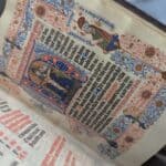 Das ist eine uralte Handschrift in Cambridge.